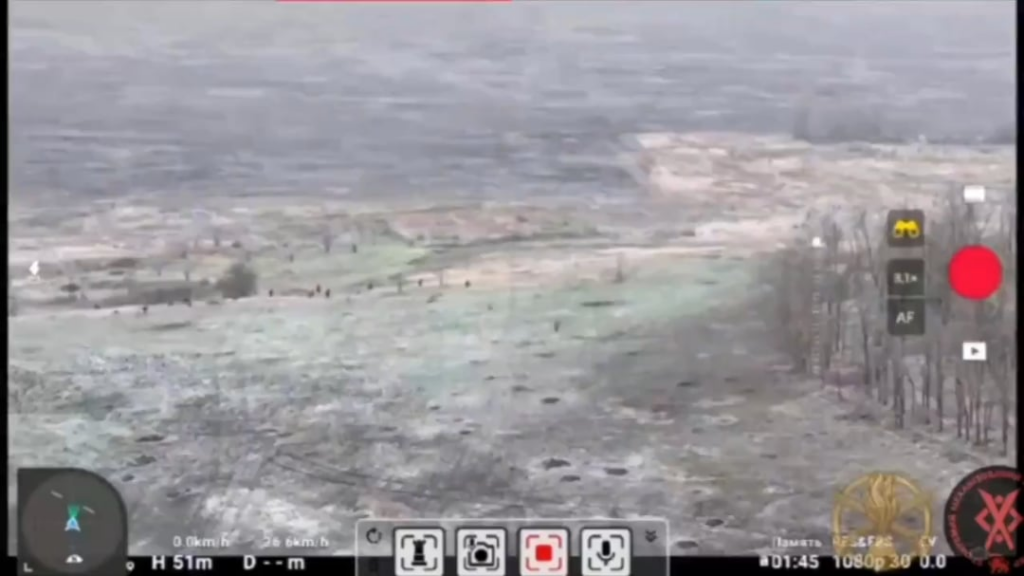 ウクライナ軍のクラスター爆弾と大砲は、ロシア連邦軍の歩兵の大規模な集中をカバーしている。