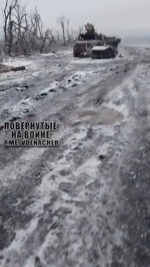 ドネツク州のクリシュチウカ村近くでUAFの装甲車両が破壊された。 この地域では何ヶ月にもわたって激しい戦闘が続いている。 オーストラリアから供給されたブッシュマスター MRAP とフィンランドから供給された Sisu XA-180 APC が見られます。