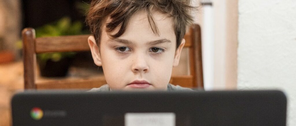 スペインの AEPD (データ保護州庁) は、「子供を守る」ために、成人向けコンテンツに年齢確認システムを義務付けることを望んでいます。  2024 年夏に発効予定 (スペイン語)
