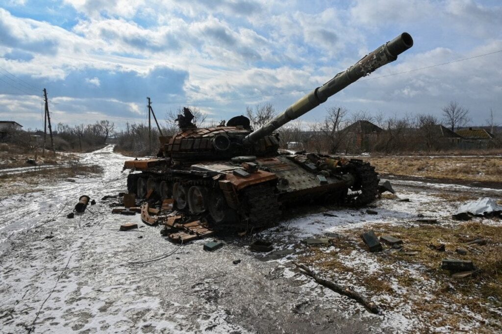ロシア機甲襲撃、茶番劇に突入、大半の部隊が死亡または撤退