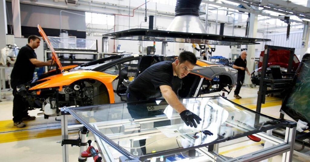 ルックスオティカに続き、ランボルギーニもショートウィークを導入し、歴史的な労働組合協定を締結
