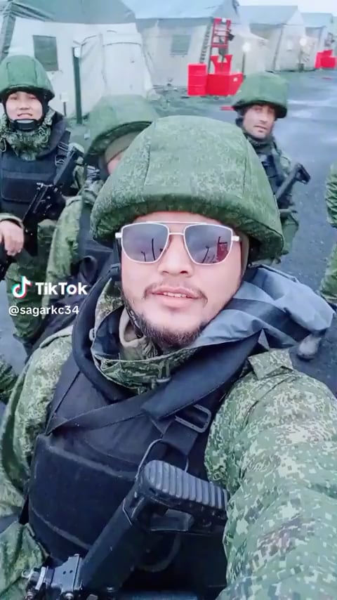 伝えられるところによると、ネパール人はロシア軍に従事する契約兵士だという。
