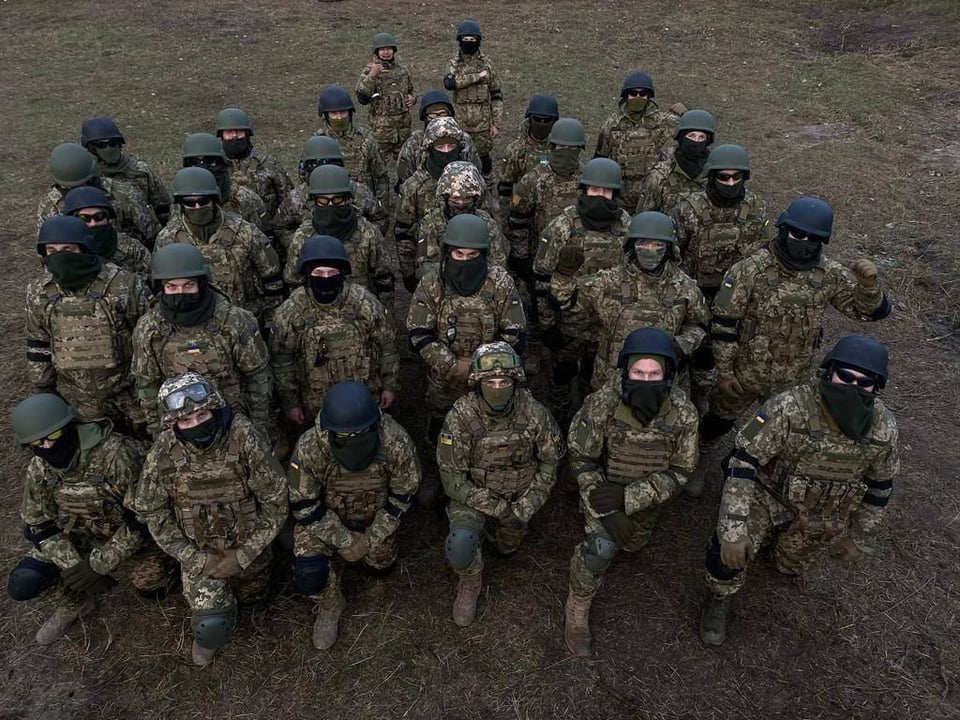 シベリア大隊は、ウクライナ軍の一部として戦うロシア国民の多くの部隊のうちの1つである。 シベリア大隊はロシア帝国の終焉と、シベリアとロシア極東の共和国の主権を求めて戦っている。
