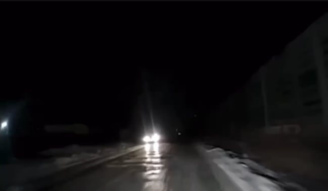 ロシア人ドライバーが徴兵制を轢く！