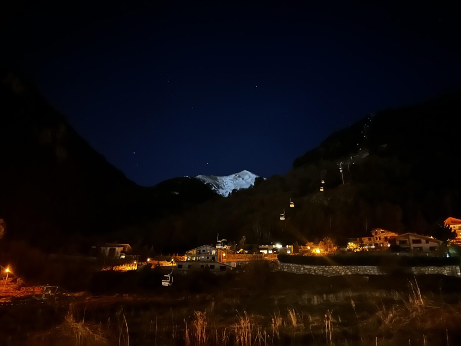 山間の村