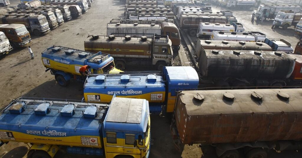 インドのロシアからの石油輸入は11月に回復 - データ