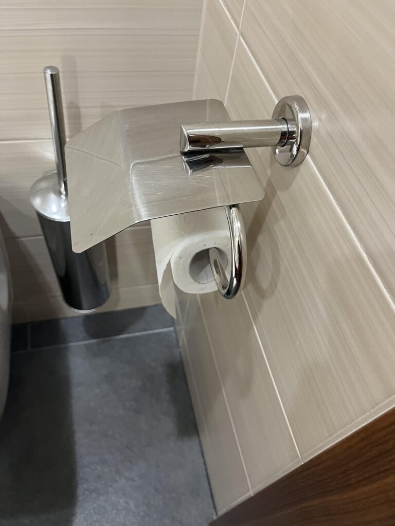 なぜトイレットペーパーのカバーがあるのですか？