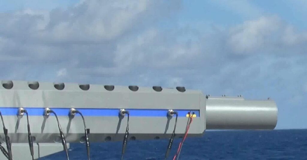 レールガンの最新資料、装備庁が公開 次の目標は“連続射撃” 「120発発射し、高初速の維持に成功」