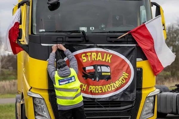 ポーランドによるウクライナ国境封鎖はプーチン大統領のEU分裂に貢献