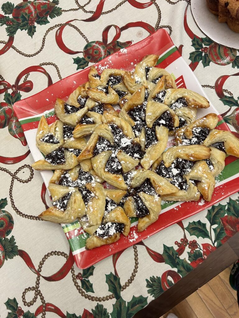 まずはクリスマスケーキ、パイ生地、ジャムを一から作ってみます。 メリークリスマス！