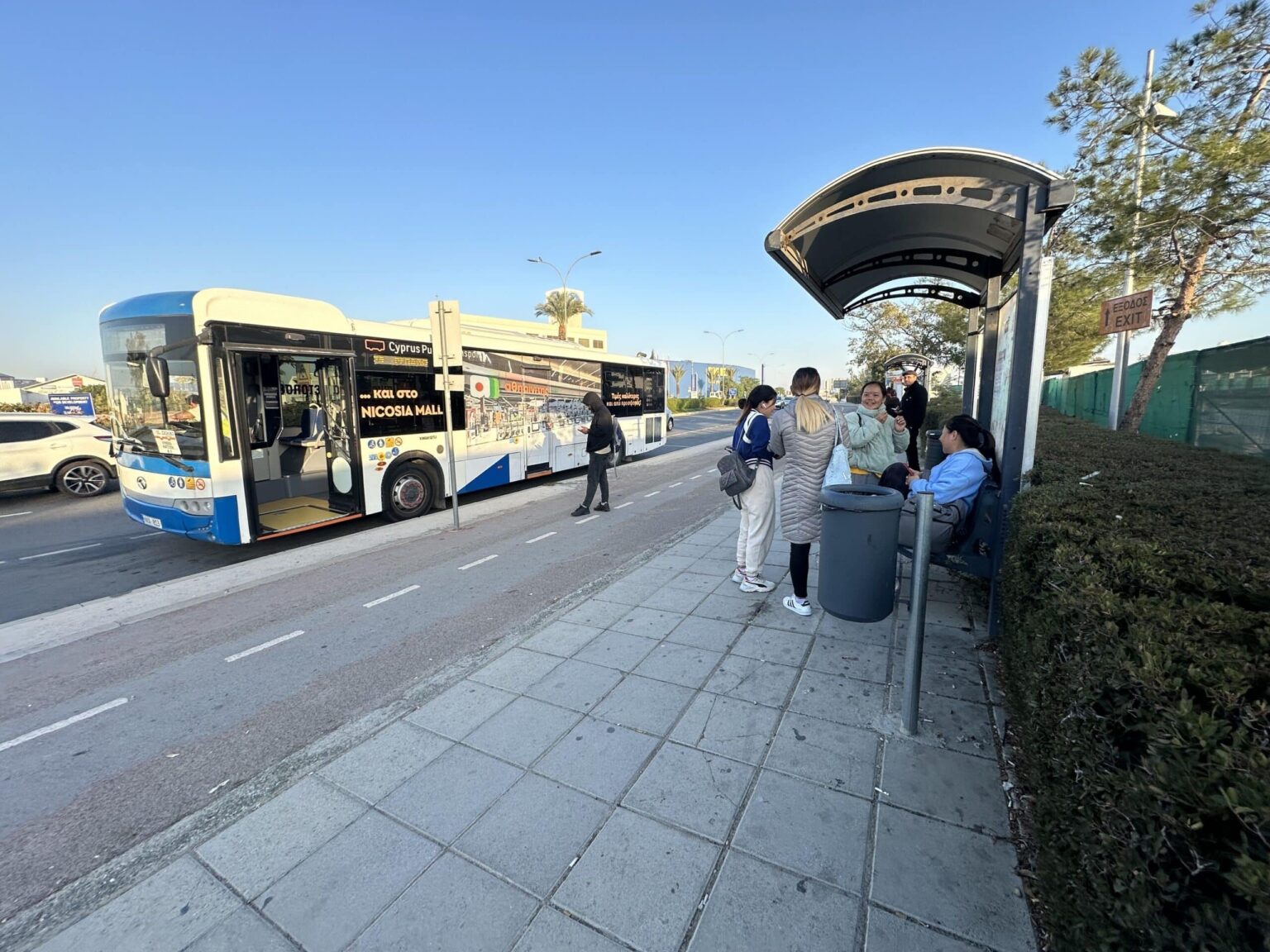 バスは路上から撤去され、パフォスではバス運行なし