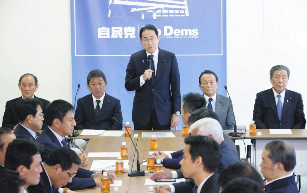 議論「非公開」にしておきながら首相「民主主義を守る」 自民の政治刷新本部、会場周辺から報道陣締め出し