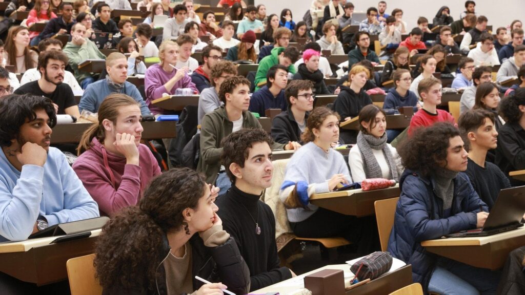 EPFLは学士課程の学生の成長を制限するための協議を開催