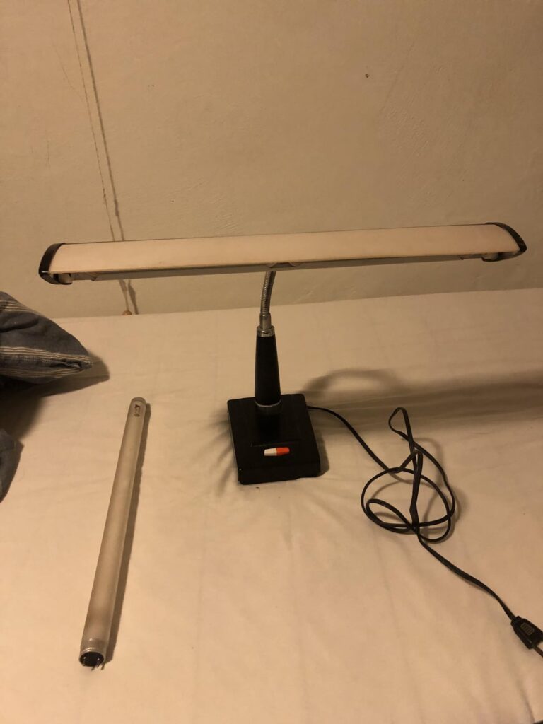 このランプはアメリカから買ったのですが、ノルウェーで使用するにはどうすればよいか知っている人はいますか?