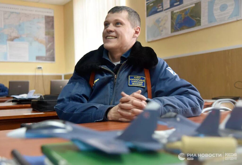 🇷🇺第43独立海兵強襲航空連隊の副司令官、1985年生まれのチェルノブイヴィ・オレクサンドル・イワノビッチ中佐が、ロシアのバンカーに対する🇺🇦ウクライナ軍のストーム・シャドウ/スカルプEGによるミサイル攻撃により死亡したと報告されている。サカ飛行場で一時的にクリミアを占領した。