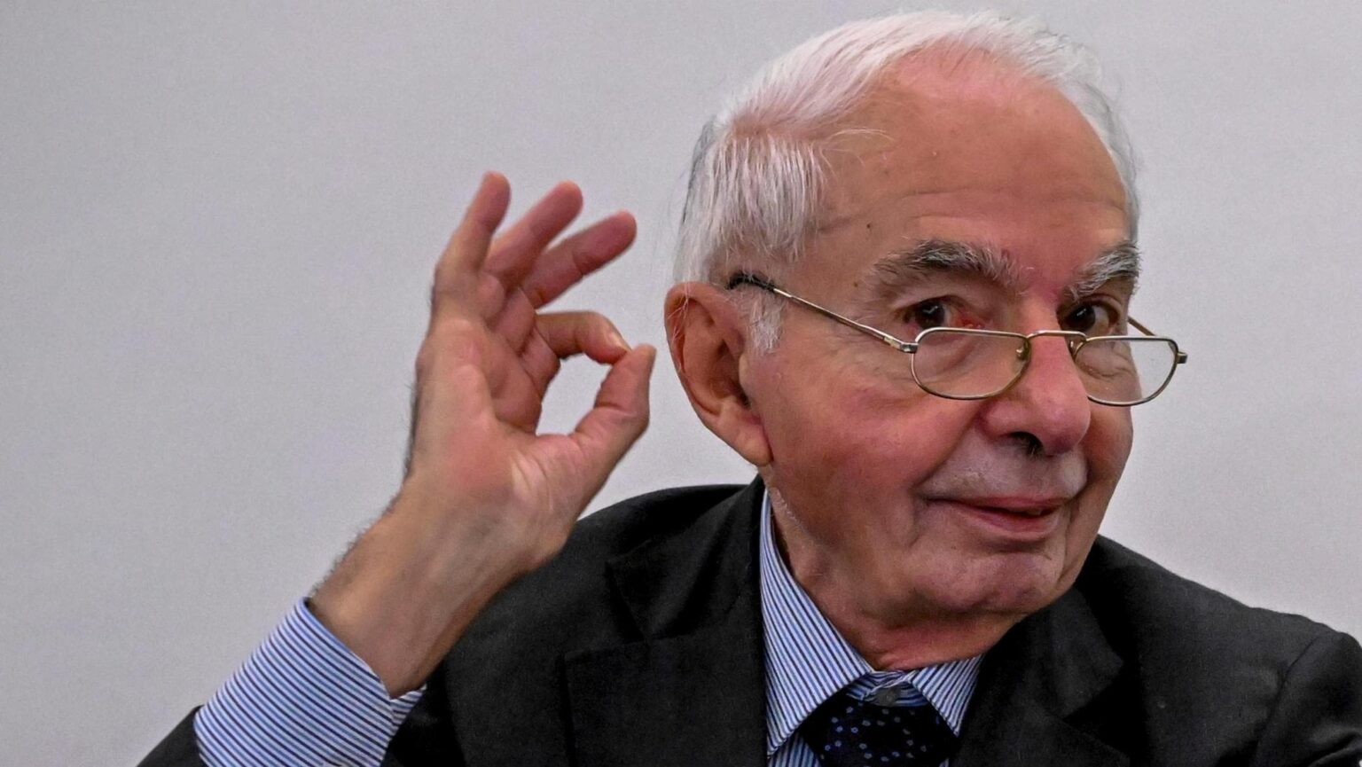 アマト氏、アルゴリズム委員会委員長職を辞任：「私の任命は首相によるものではない」