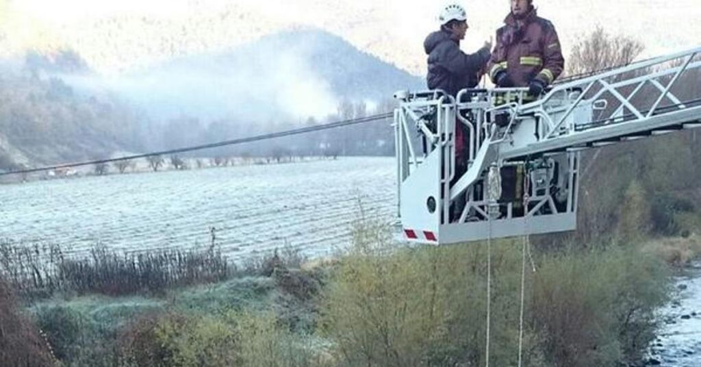 消防士は低賃金への抗議のしるしとして残業をやめます