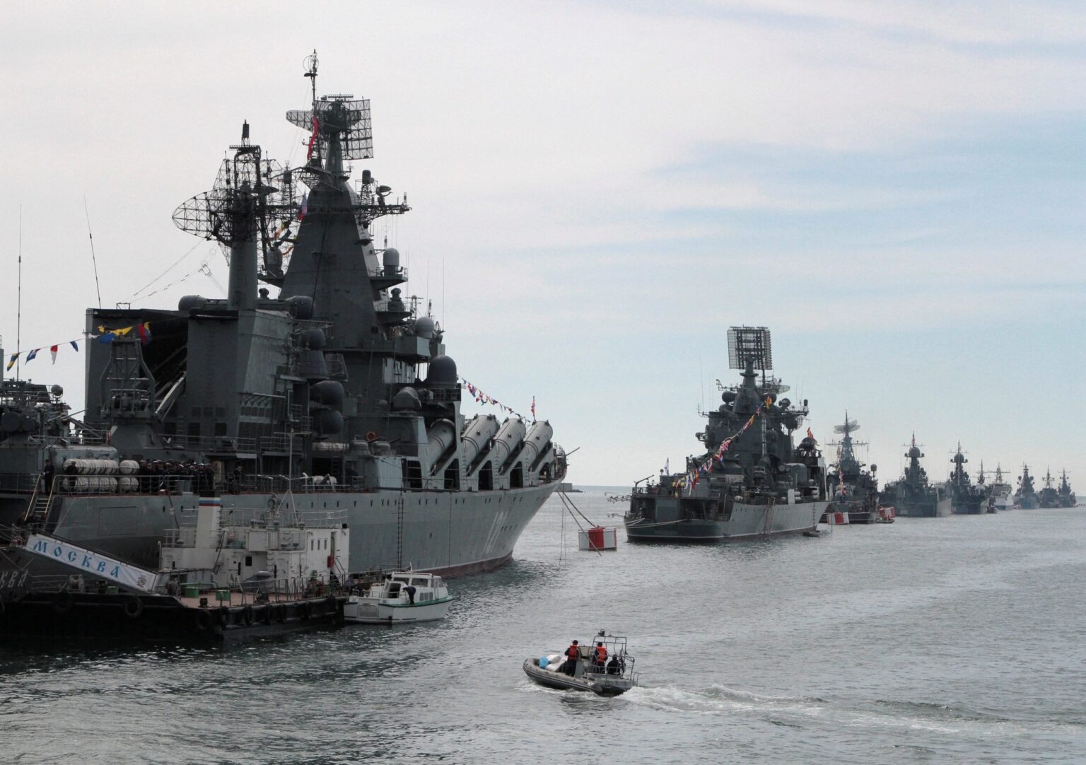 ロシア海軍、クリミア港から撤退