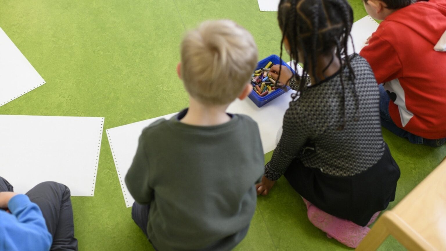 スイスの6歳未満の子供の大多数は外国のルーツを持っている