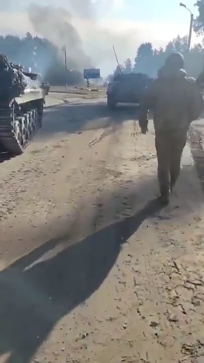 イワンコフ付近でのロシア軍装甲の待ち伏せ攻撃の余波映像