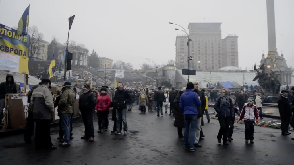 マイダンのロシア人。 キエフの中心部にはロシア国旗がはためいています。  2014 年 3 月 1 日。