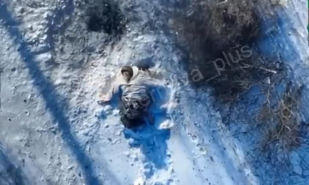 ロシア兵士が哨戒中に爆発（原因は不明）、彼はそれに満足していない