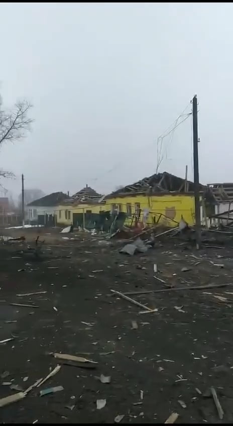 ロシアの誘導ミサイルが、ウクライナ管理下の国境から２００キロ以上離れたロシアのヴォロネジ地方の村に落下した。