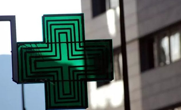 約50の外国薬局がアンドラでの開設を申請したが、すでに55店あるという理由で拒否された。