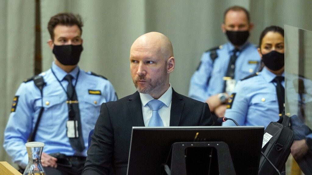 ノルウェーの大量殺人犯、人権侵害の疑いで再び国を告訴しようとしている