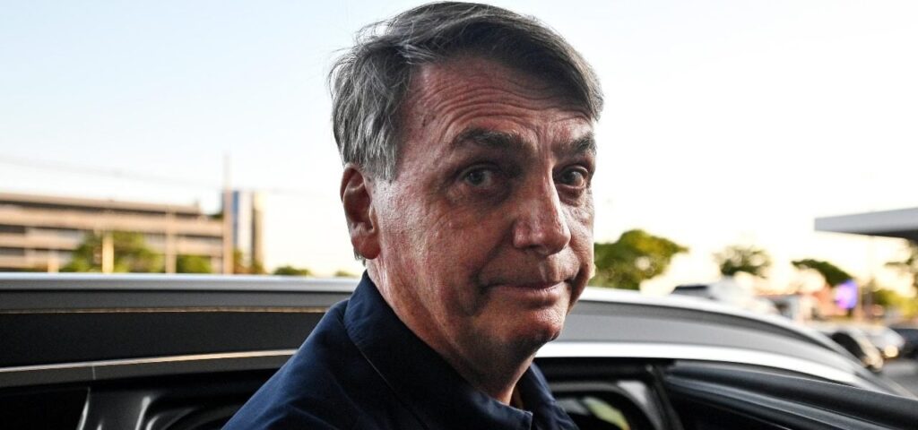 ブラジル - ボルソナロの元情報長官アレクサンドル・ラマジェムが捜査中である。イスラエルのコグナイト（旧ベリント）が開発した「ファーストマイル」ソフトウェアを使用して、政治家、裁判官、国民を含む少なくとも3万人が違法にスパイされた。