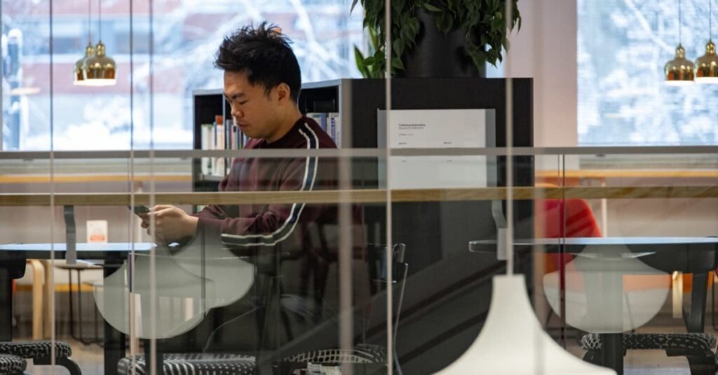 200件の応募、3回の面接、0件の求人 – フィンランドは熟練労働者を求めているが、ベトナムの大学院卒エンジニア、Khoa Vu氏は職探しに苦戦している
