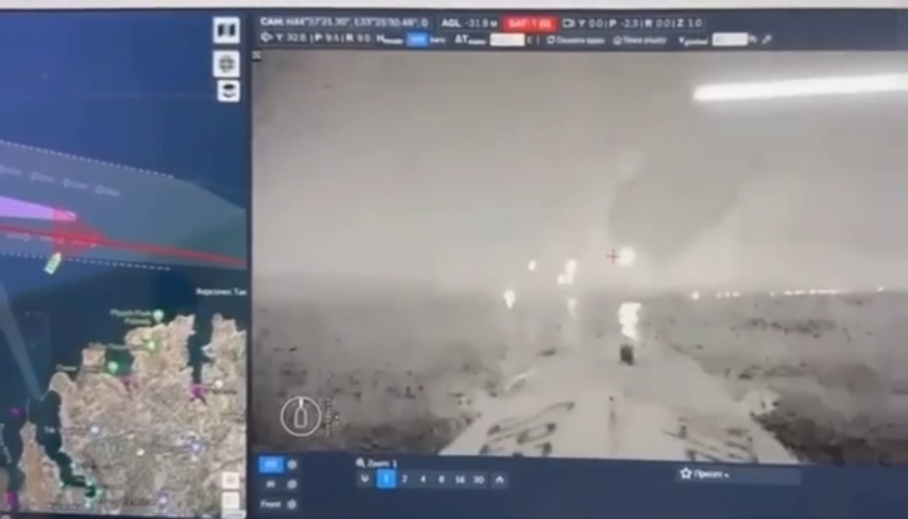 SBUは、セバストポリのロシア艦隊にシーベイビードローンがミサイルを発射するビデオを公開した