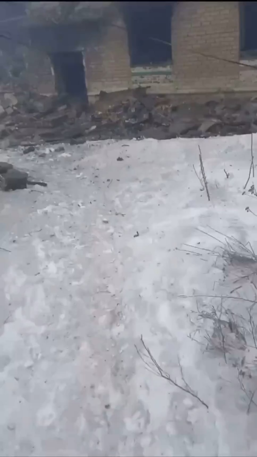 伝えられるところによれば、ドネツク州のアヴディイウカ地区で、HIMARSミサイルを使用したロシアの基地への攻撃が成功した。 [English translations added by WarTranslated]