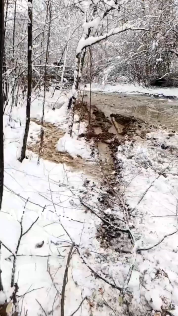 ほぼ完成しました！ 泥と雪の中を操縦するウクライナのMRAP。