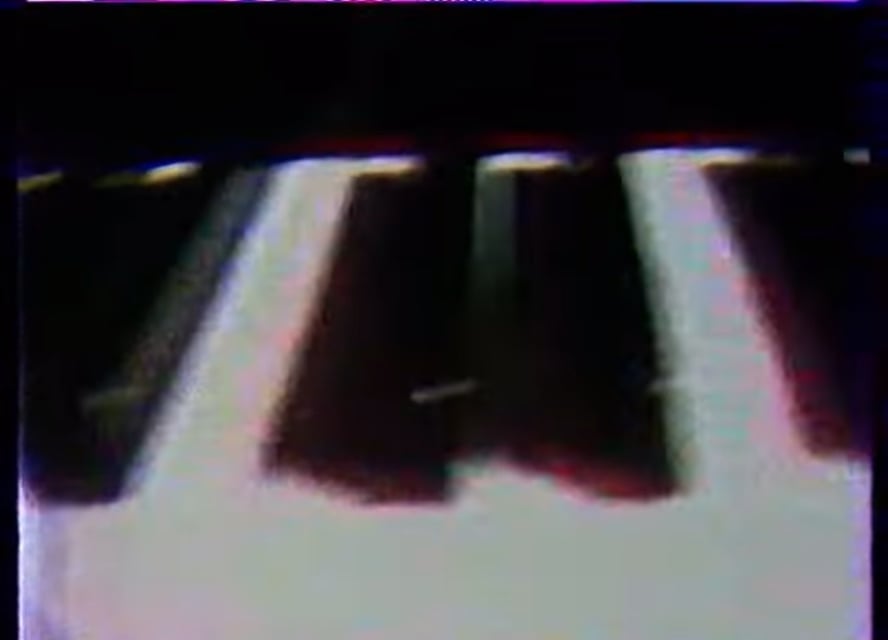 眠れずに誤ってラトビアの YouTube の端に迷い込んだとき