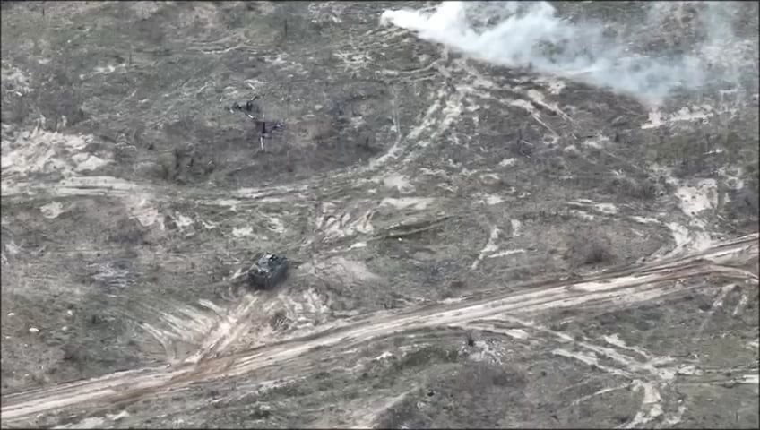 ウクライナの戦闘機は、オランダから供給されたIFV YPR-765からの激しい射撃に覆われて位置を変えています