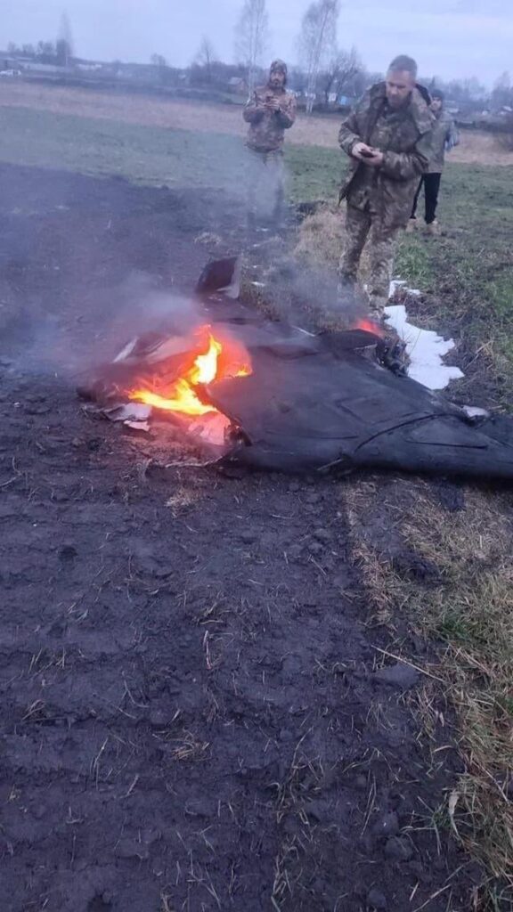 ウクライナ軍が撮影した撃墜されたロシアのゲラン/シャヘド無人機。