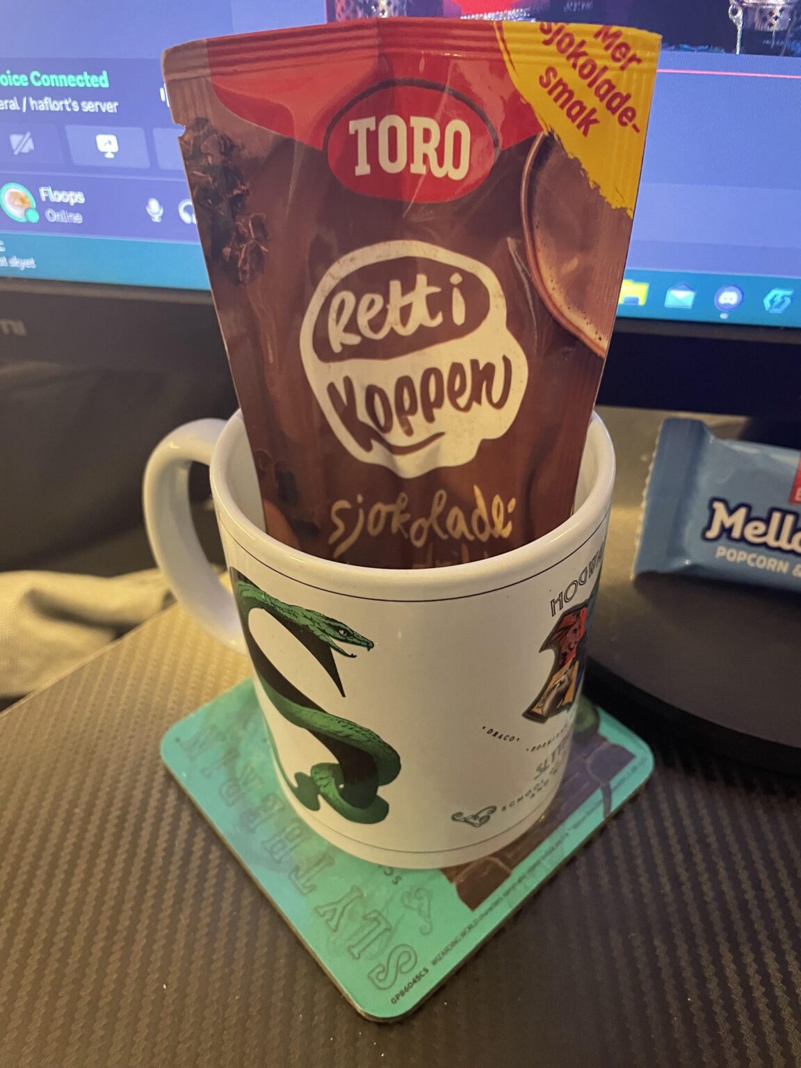 嘘です、チョコレートミルクではありません。