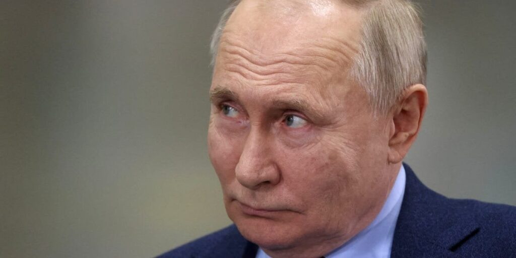 アップルは1300万ドルの罰金を支払ったが、プーチン大統領が戦争支出を拡大する中、この罰金はロシアの国家予算に直接組み込まれることになる。