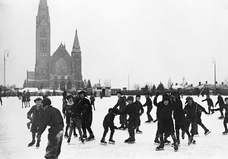マンネルハイムパークのスケーターたち、1920/1930年。
