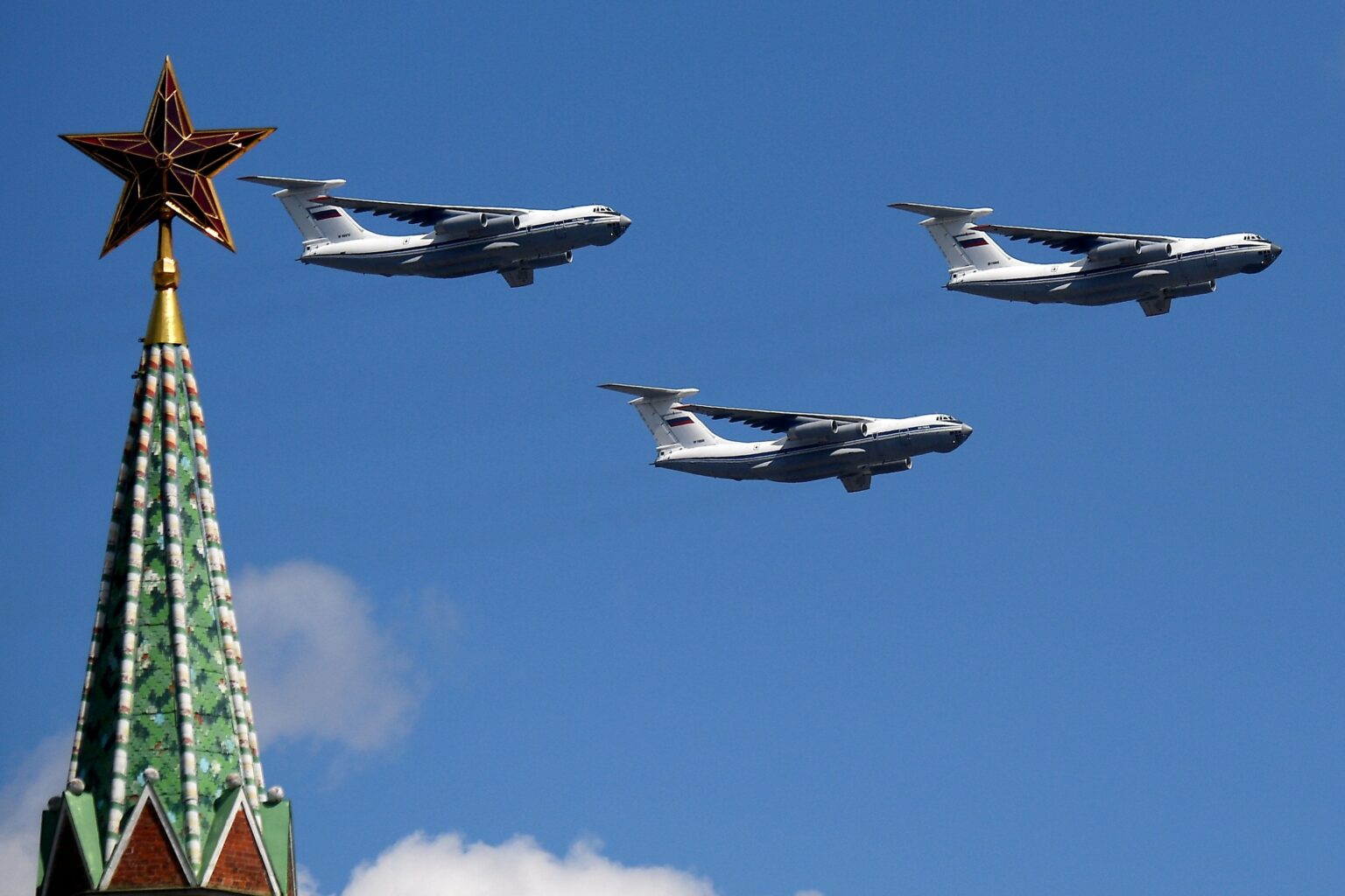 ロシアのIl-76輸送機がベルゴロドで墜落：ビデオ
