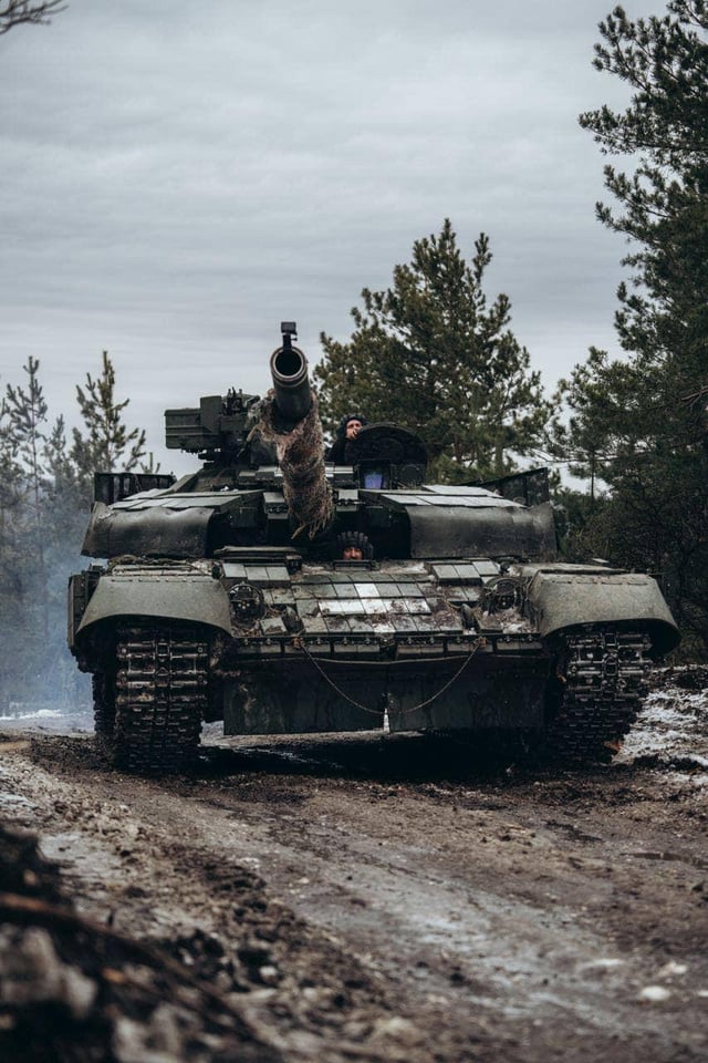 ウクライナ国家警備隊 (作戦任務セルヒー・ミハルチュク第 4 旅団) の T-64BV 'mod.2022' 主力戦車 (MBT) - 2024 年 1 月。