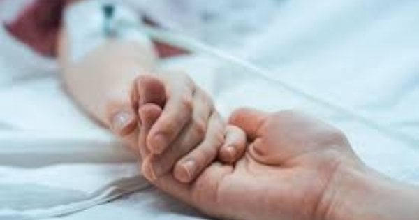 彼女は死ぬためにスイスへ行く、夫はメールで知る