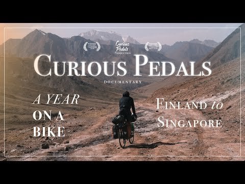 フィンランド人の友人 2 人が、ヘルシンキからシンガポールまでの 15,000 キロを 245 日間で自転車で走り、その旅を YouTube で記録しました。