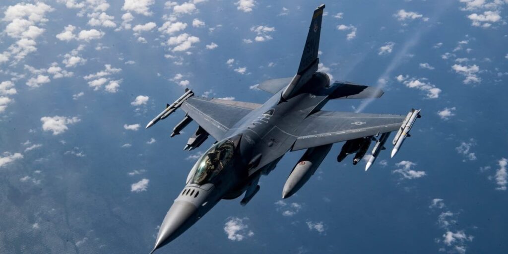 米国のF-16はウクライナのパイロットの期待を上回っていると報告書が伝える