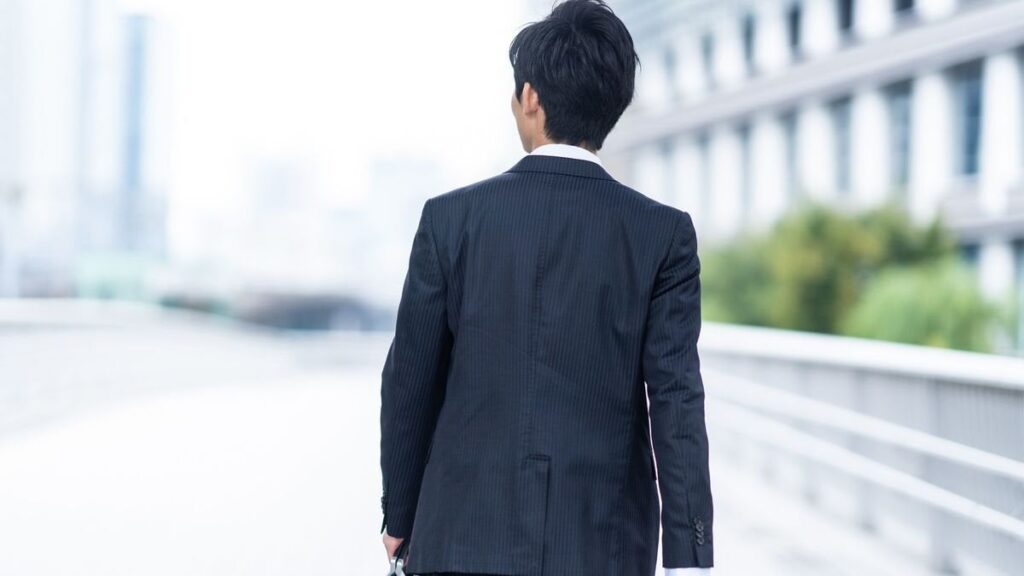 本当に出世するのは｢仕事がデキる人｣より｢デキそうな人｣…｢顔の印象が他人を動かす｣という残酷な真実 - 他人はあなたの｢目｣より｢眉毛｣を見ている