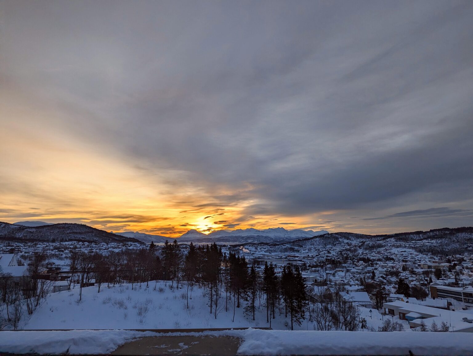 ノルウェーの冬に屋外で働くことの利点は、間違いなく景色です。