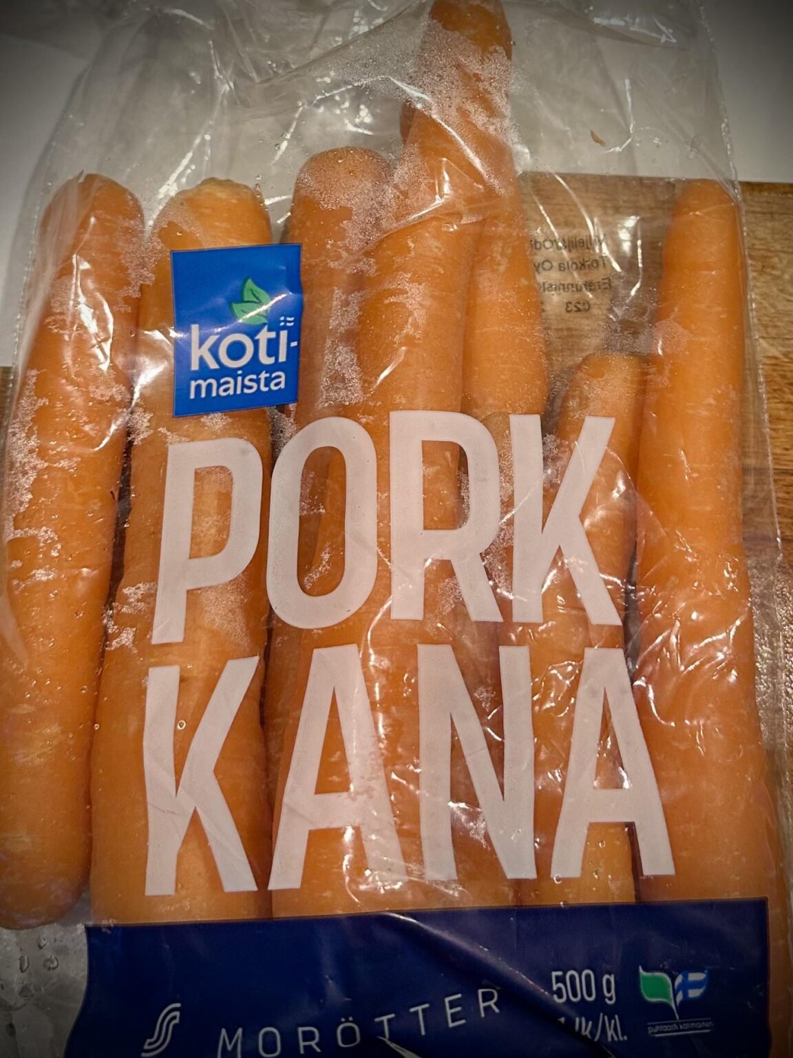 この混合肉のパックを購入しましたが、中に豚肉もカナも見つかりませんでした。 ニンジンだけ🤷‍♂️。