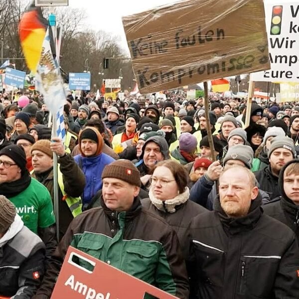 欧州で広がる農家の大規模デモ 「誰が国民の胃袋支えているか」 ドイツ、フランス、オランダ…農業悪玉論に怒り爆発