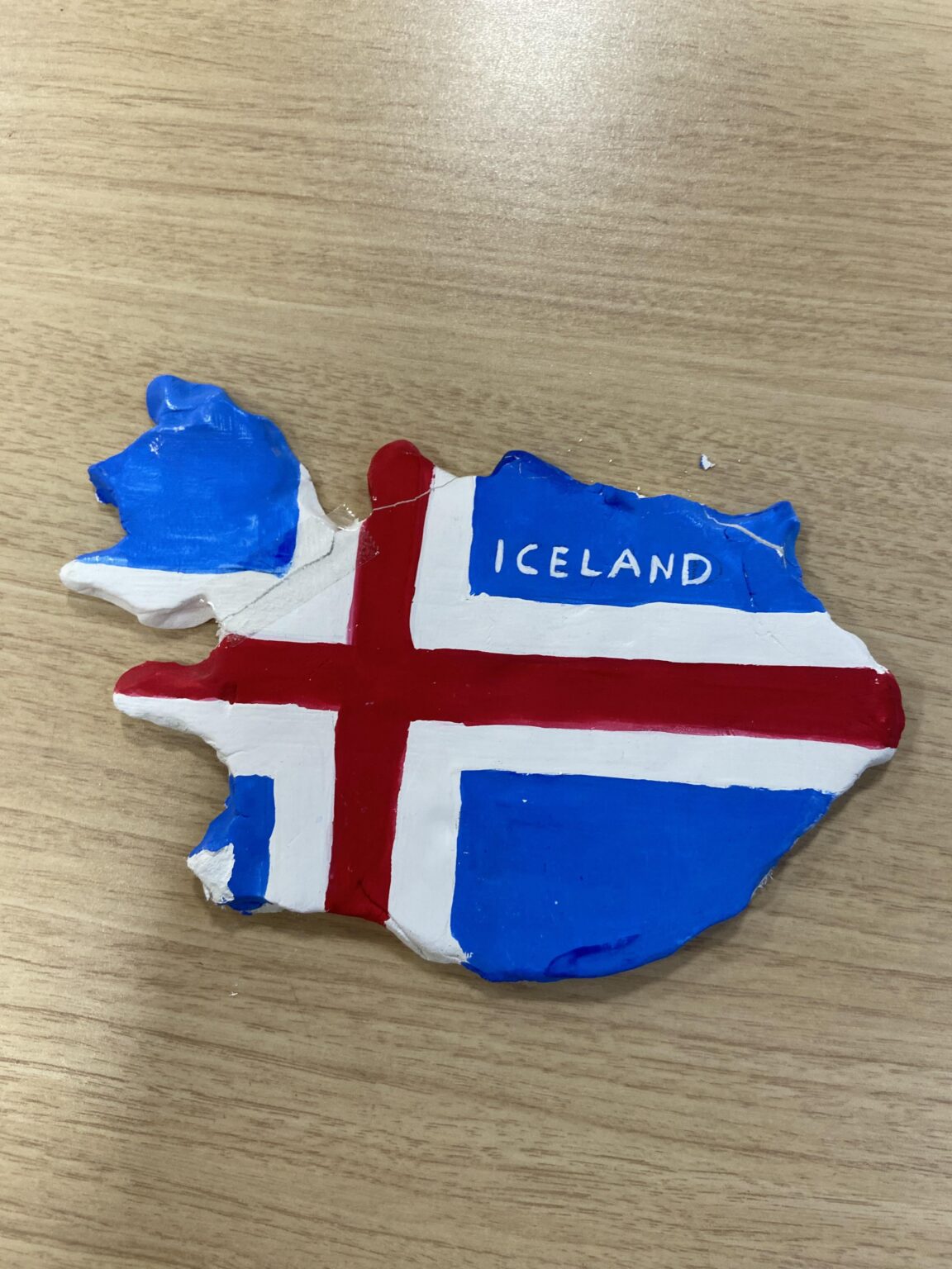 私の自閉症の兄はアイスランドの大ファンで、いつかアイスランドを訪れたいと思っています。 彼は自分の作品にとても満足していて、私にそれを分かち合いたいと言いました。